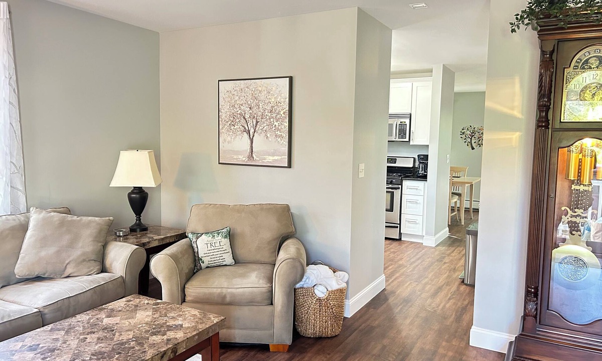 Concord Condo | Peaceful 2-bedroom condo in Concord right off I-93