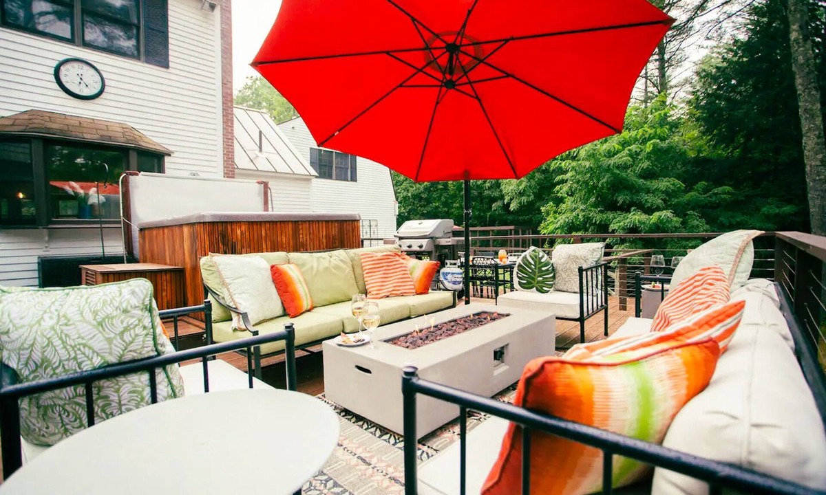 Webster House | Peaceful Family Friendly Riverside Retreat w/Gym, Hot Tub, Dock and Sunroom