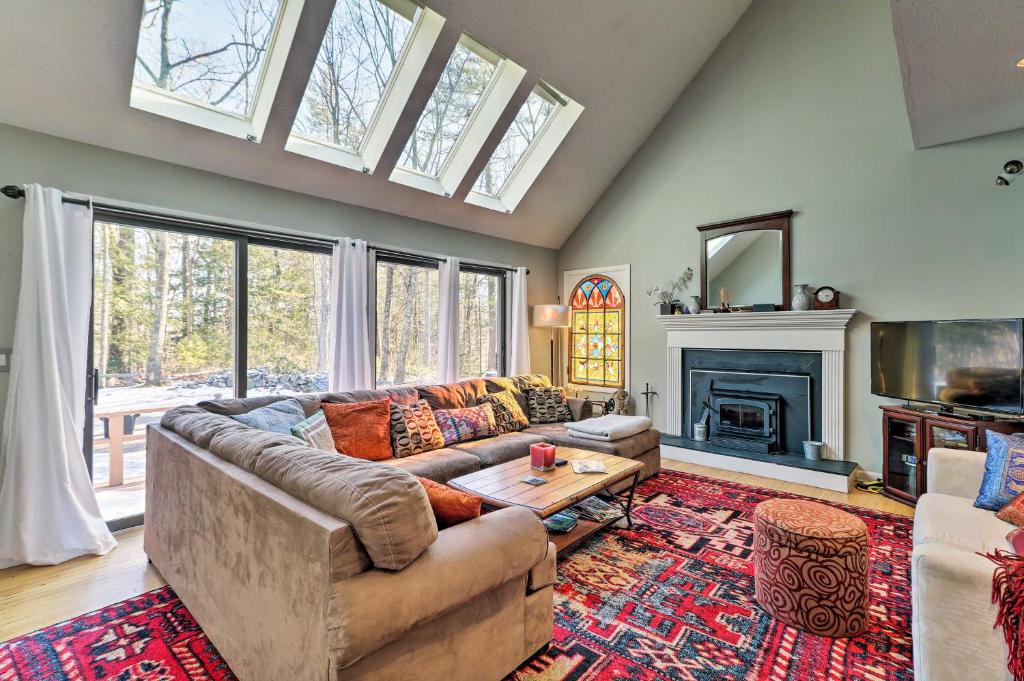 Goshen House | Peaceful Goshen Cottage w/Screened Porch & Views!