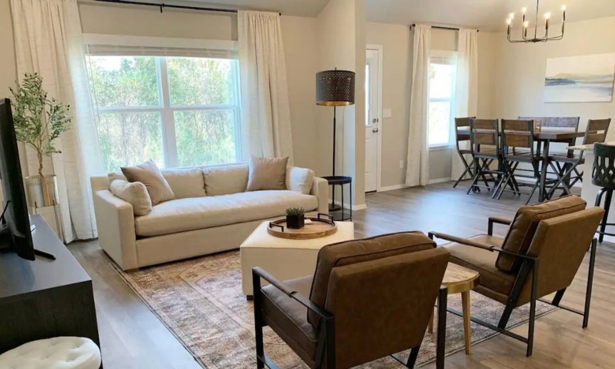 Benton County House | Peaceful home, conveniently located!