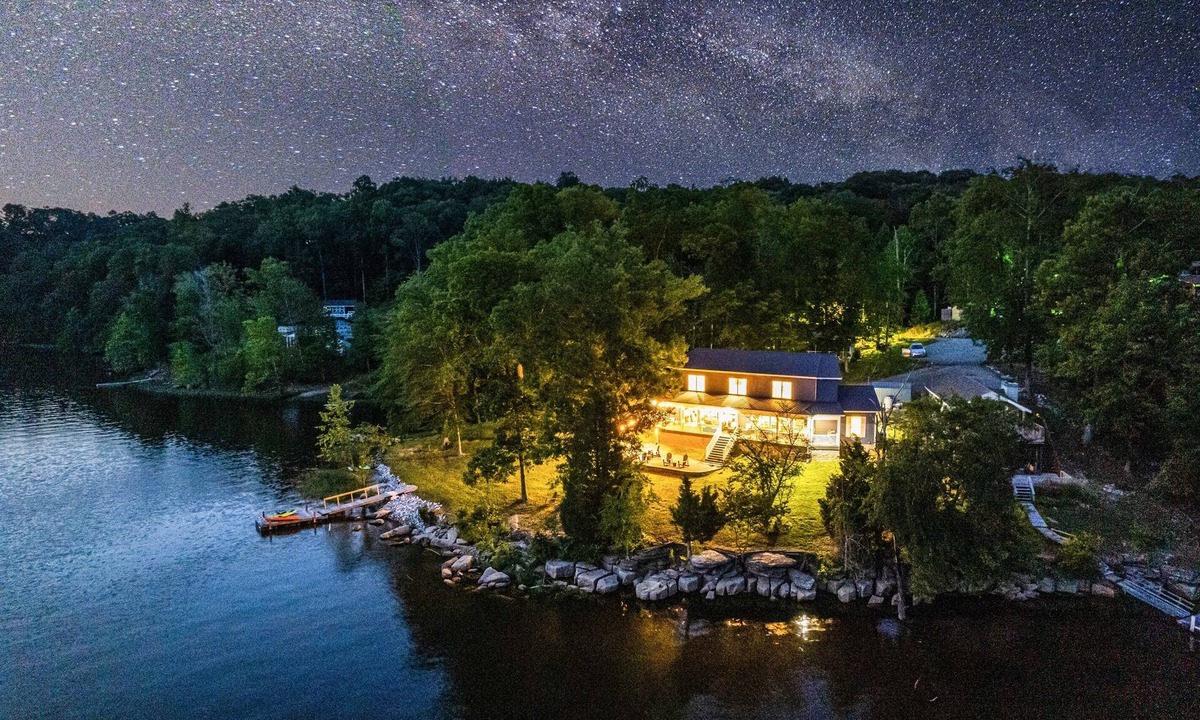 Penrod House | Peaceful Lakefront Escape | Dock + Kayaks