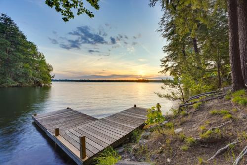 Vassalboro House | Peaceful Lakefront Maine Cabin w/Sunset Views