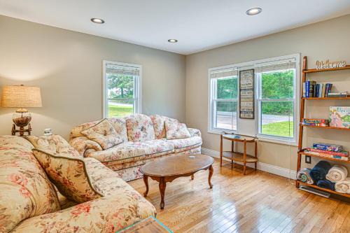 Murray House | Peaceful Murray Home ~ 8 Mi to Kentucky Lake!