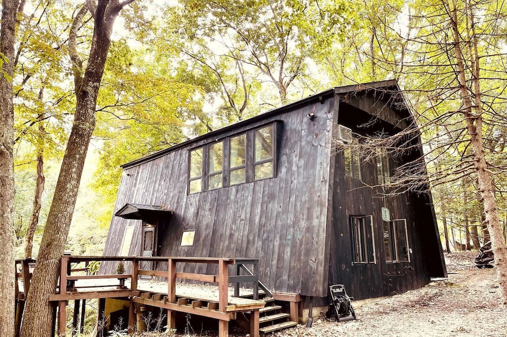 Carmel Cabin | Peaceful Tree House Nestled Away in Hudson Valley, New York