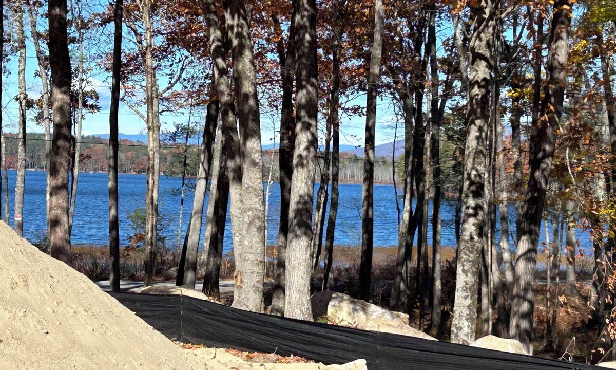 Wolfeboro House | Perfect 2-bedroom lakeside cottage in Wolfeboro,NH for a relaxing and getaway.