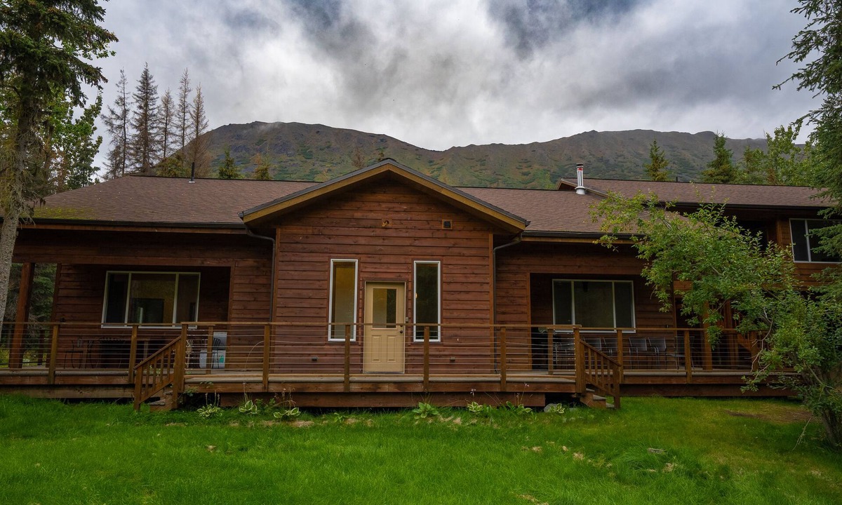 Cooper Landing House | Perfect place to spread out and relax. Lots of room for your large group.