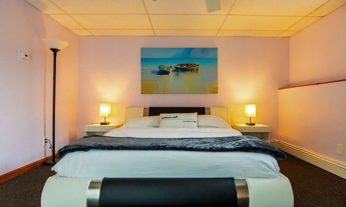 Westwood Apartment | Perfectly Located & Comfy Suite - Summer Best !