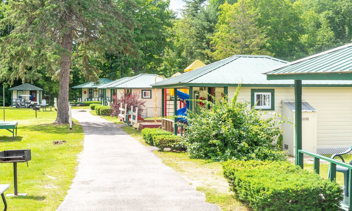 Intervale Hotel | Perry's Motel and Cottages