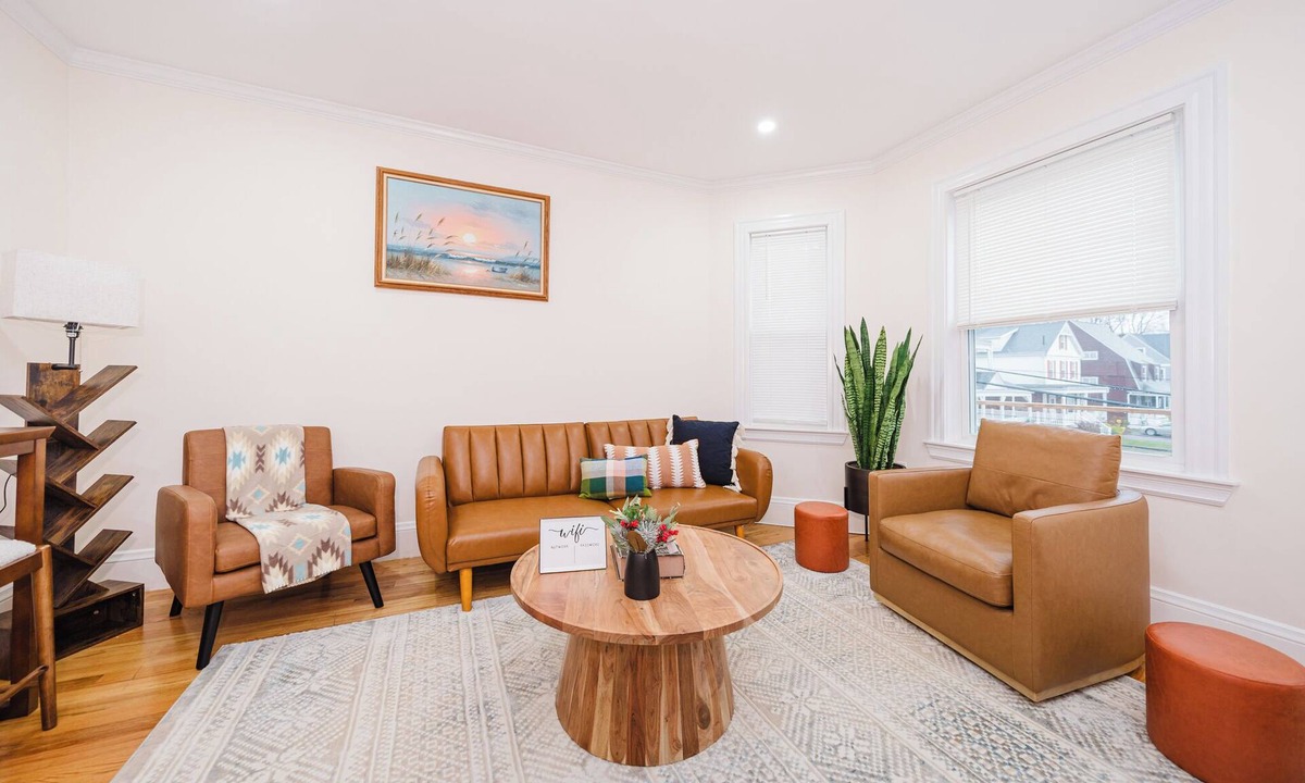 Ashmont House | Pet friendly 5-Bedroom 3-full bath Boston Home, Subway access & Scenic View 76