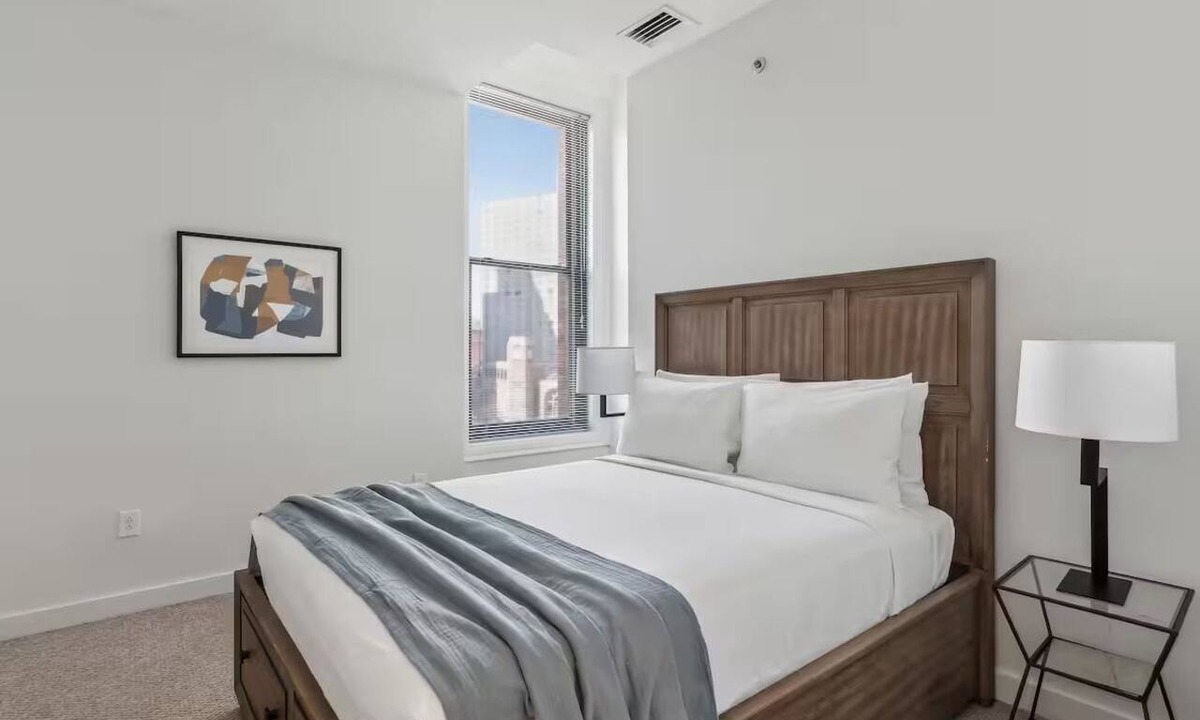 Downtown Pittsburgh Apartment | Pet-Friendly Downtown | Kitchen & Laundry | Walk to Point State Park
