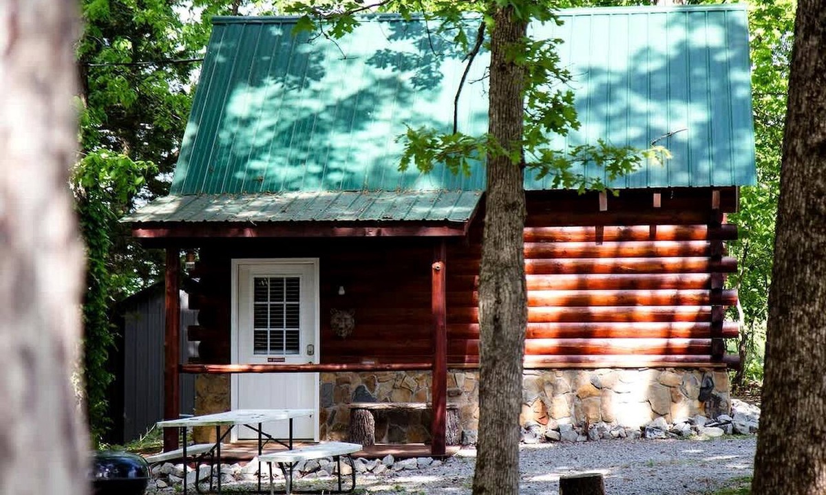 Columbia Cabin | Pet Friendly Log Cabin with Firepit near Green River Lake in Columbia, Kentucky