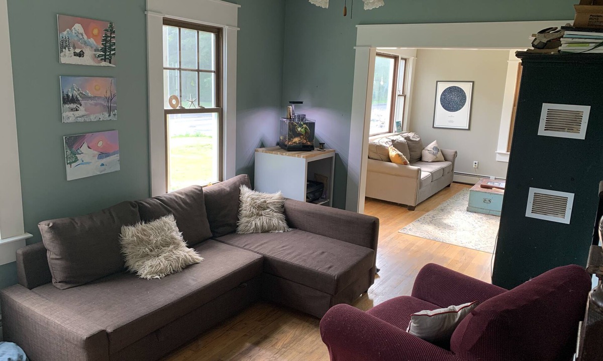 North Branford House | Pet Friendly Private Room with large fenced in yard.