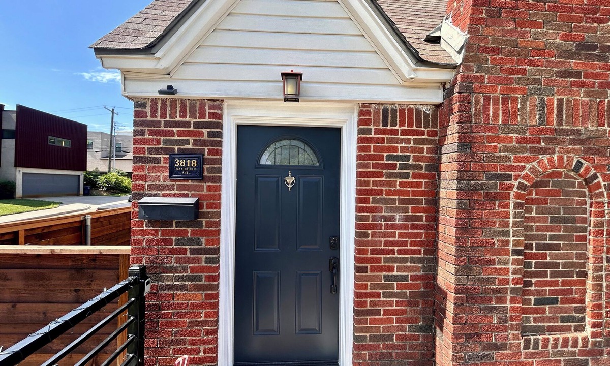 Fort Worth Cultural District House | Pet-Friendly Retreat with Private Yard-Walking distance to Dickies Arena