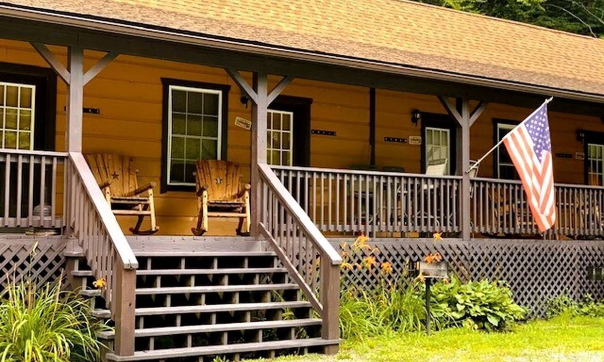 Mingo Cabin | Pet-Friendly Studio Unit Incredible to Reconnect with Nature in West Virginia