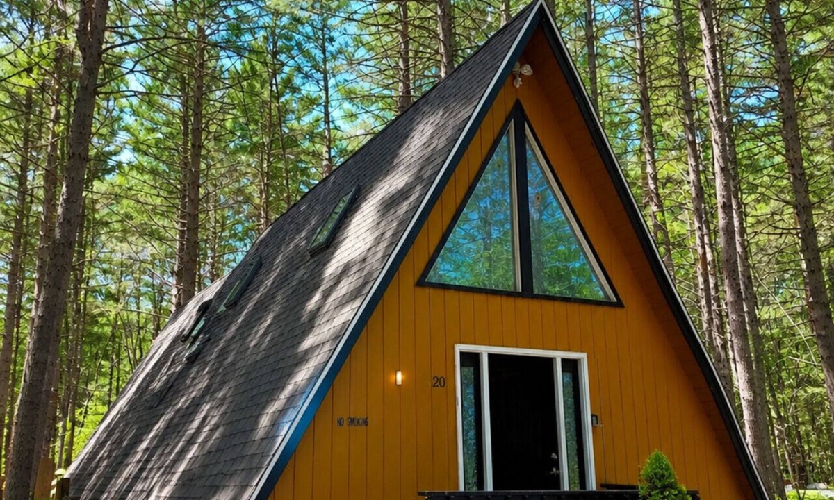 Center Conway Apartment | Pet Friendly Summer A-Frame | Pool | AirHockey | Fun