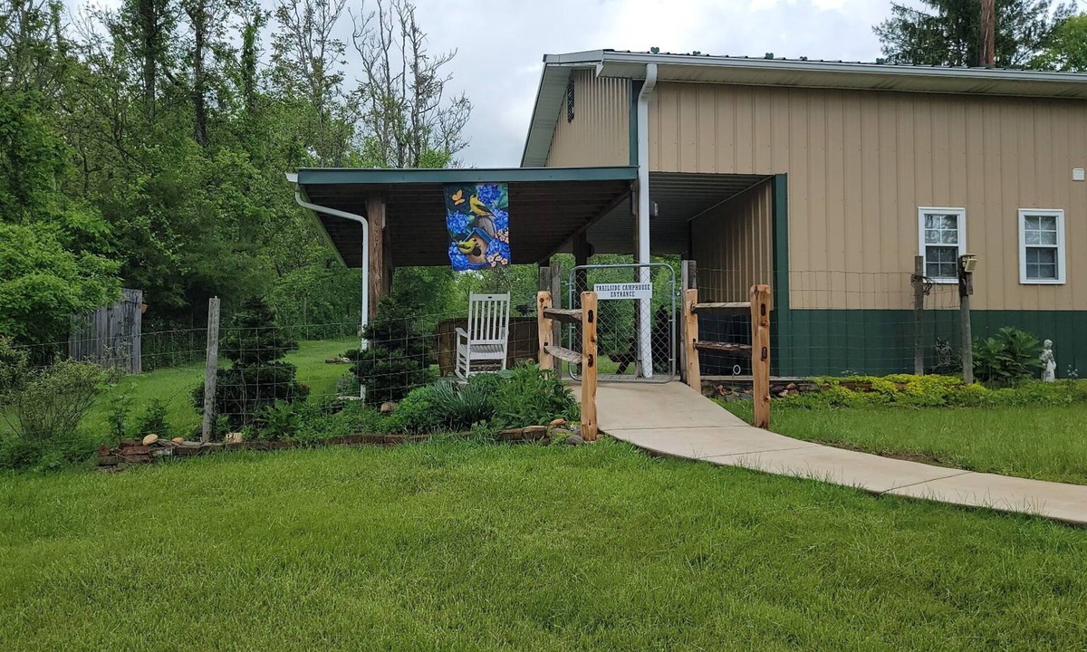 Ivanhoe Cabin | Pet-friendly, Tranquil Setting, Step onto NRT, Hike, Bike, Fish, Kayak