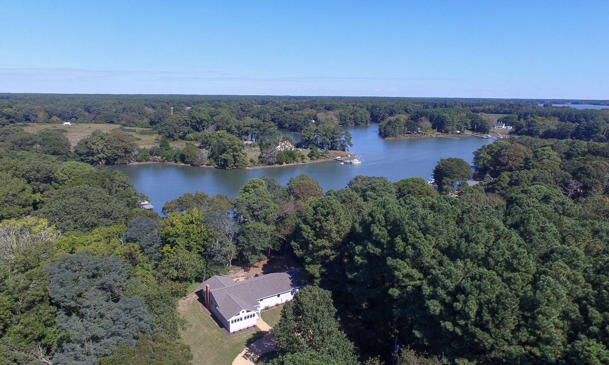 Weirwood House | Pet-Friendly Waterfront Retreat w/Private Dock on Virginia’s Eastern Shore