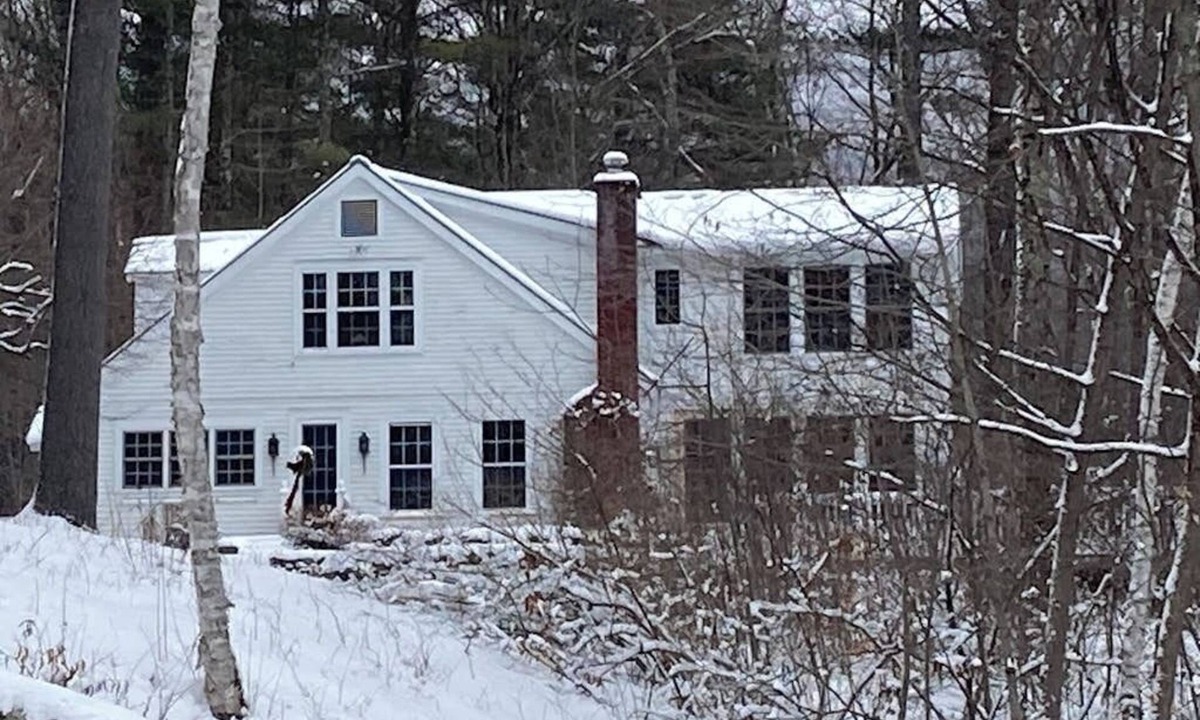 Dorset House | Picturesque creekside home with gorgeous deck & sunroom, near 4 ski mountains