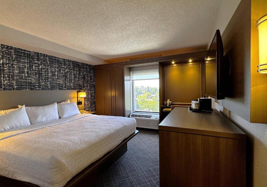 Moon Township Hotel | Pittsburgh Airport Inn and Suites