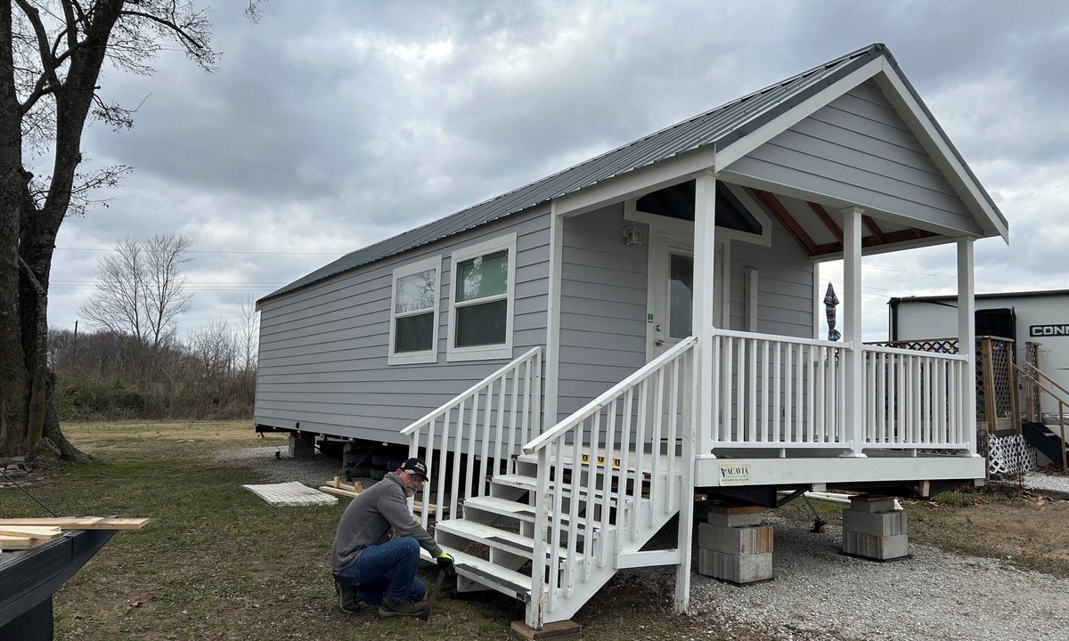Carthage Cabin | Pleasant 1-bedroom cabin with AC in cozy Carthage. Located on historic Rt66
