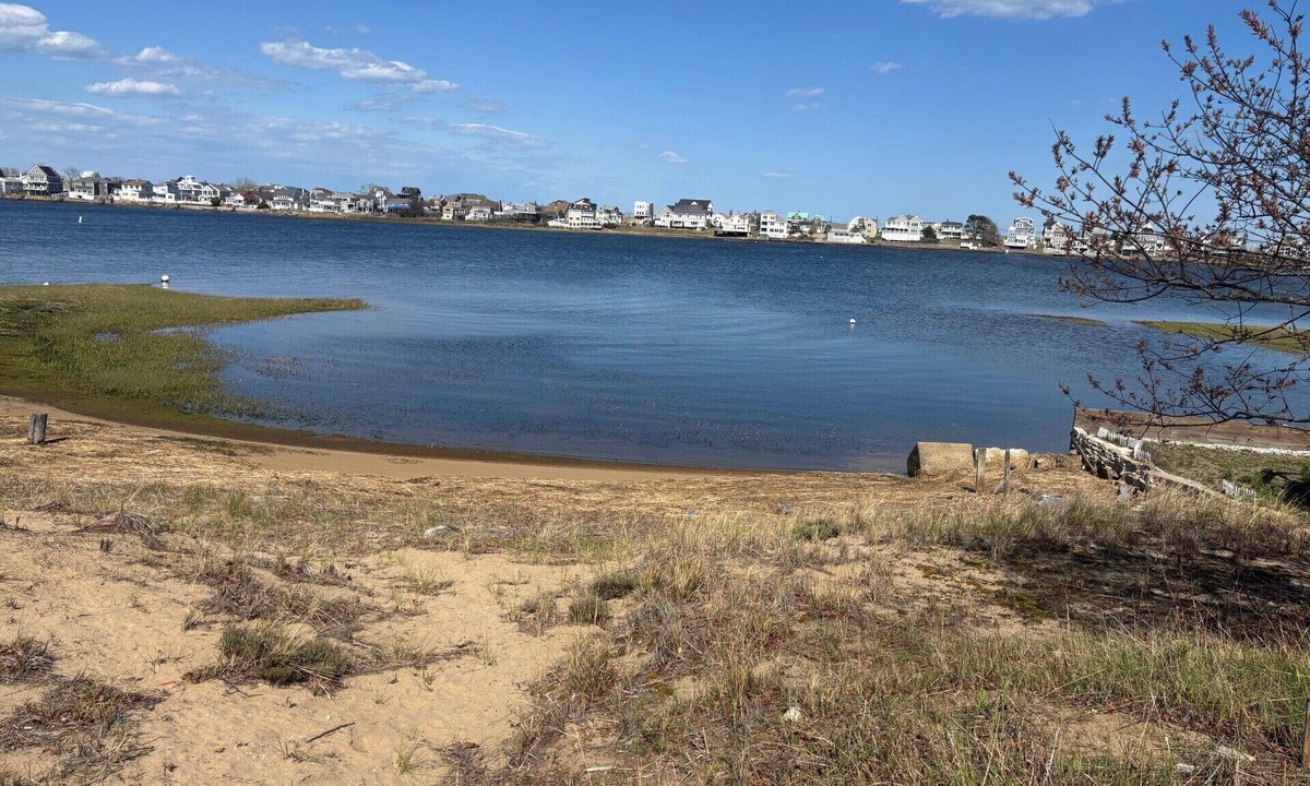 Newburyport Cabin | Plum Island Summer Rental, waterfront private beach, 32+ Days rustic 3 BR cabin