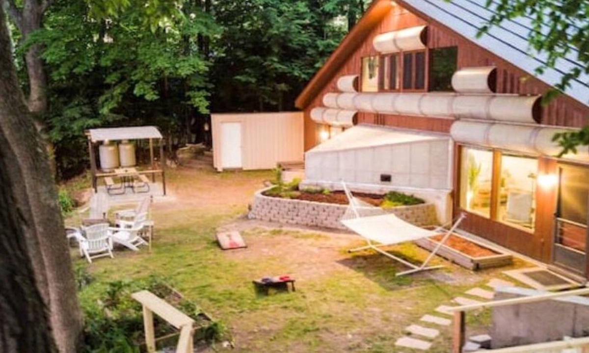 Merrimack House | Pond-Front Passive Solar Architectural House