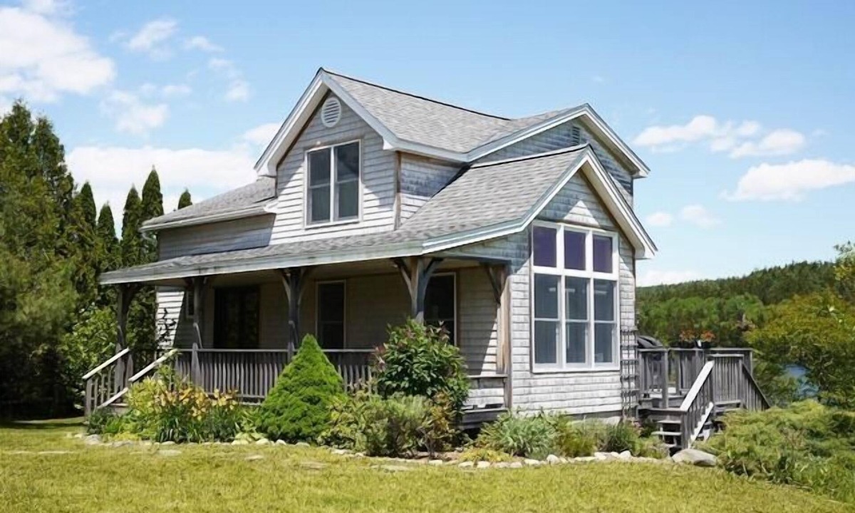Seal Cove Cottage | Pond's Edge- A wonder-filled lakefront property across from Acadia National Park