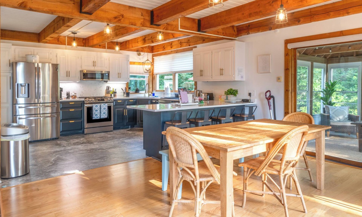 Mashpee House | Pool & Screened Deck! Home 2 Mi to Mashpee Commons