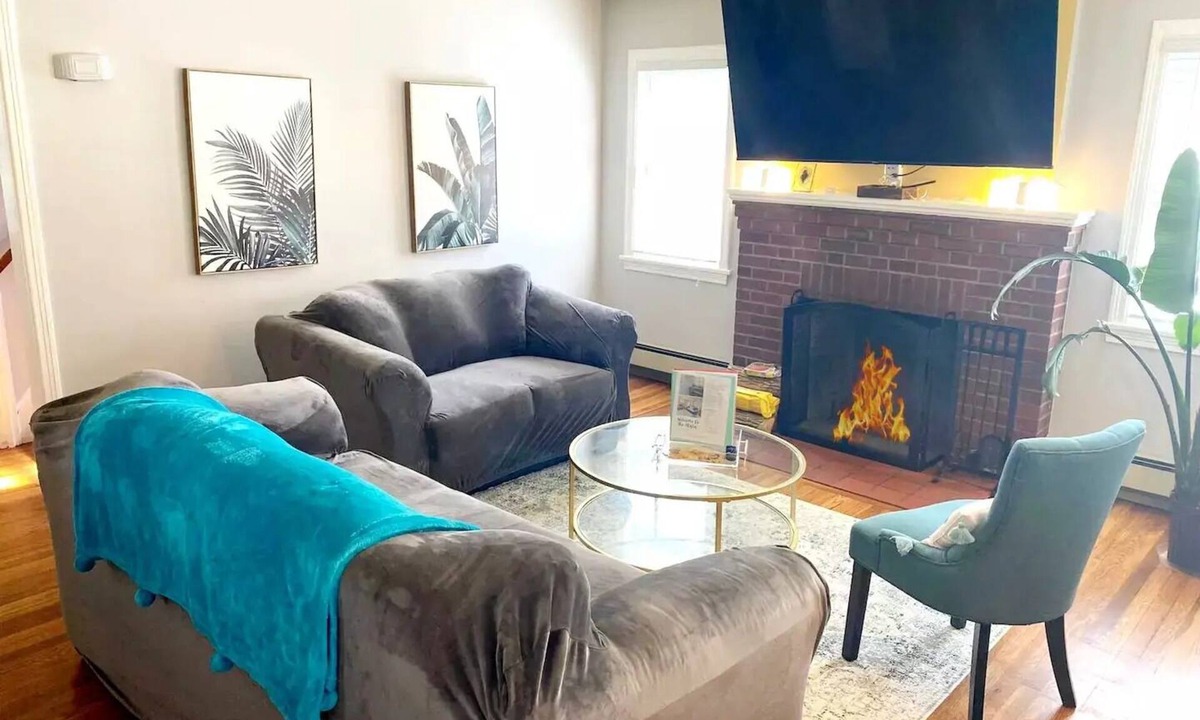 Arlington House | Poughkeepsie 3br home near Vassar & Marist college & Vassar Bros Hospital