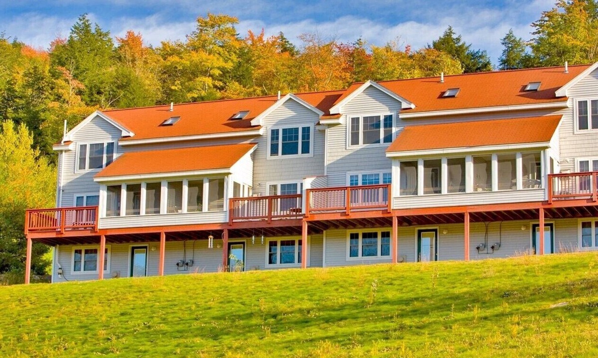 North Conway Apartment | Price reduction-Skier's studio apartment with hot tub! .