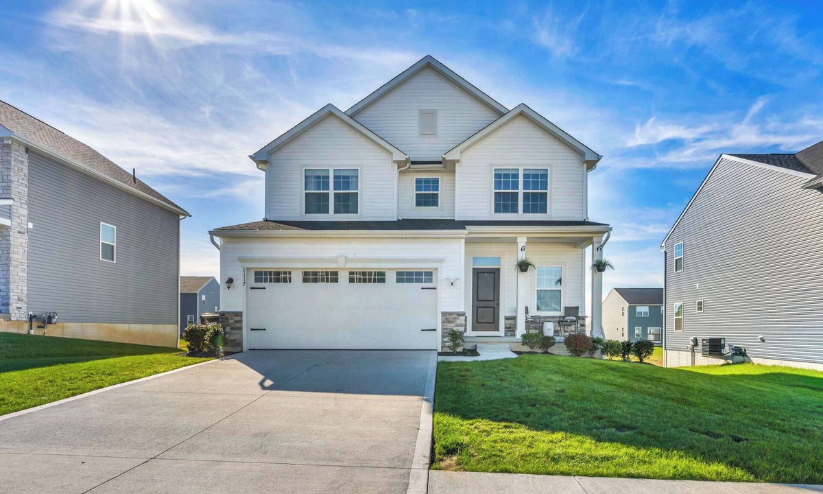 Wooster House | Pristine 5BR Retreat | Walking Distance to Wooster Hospital