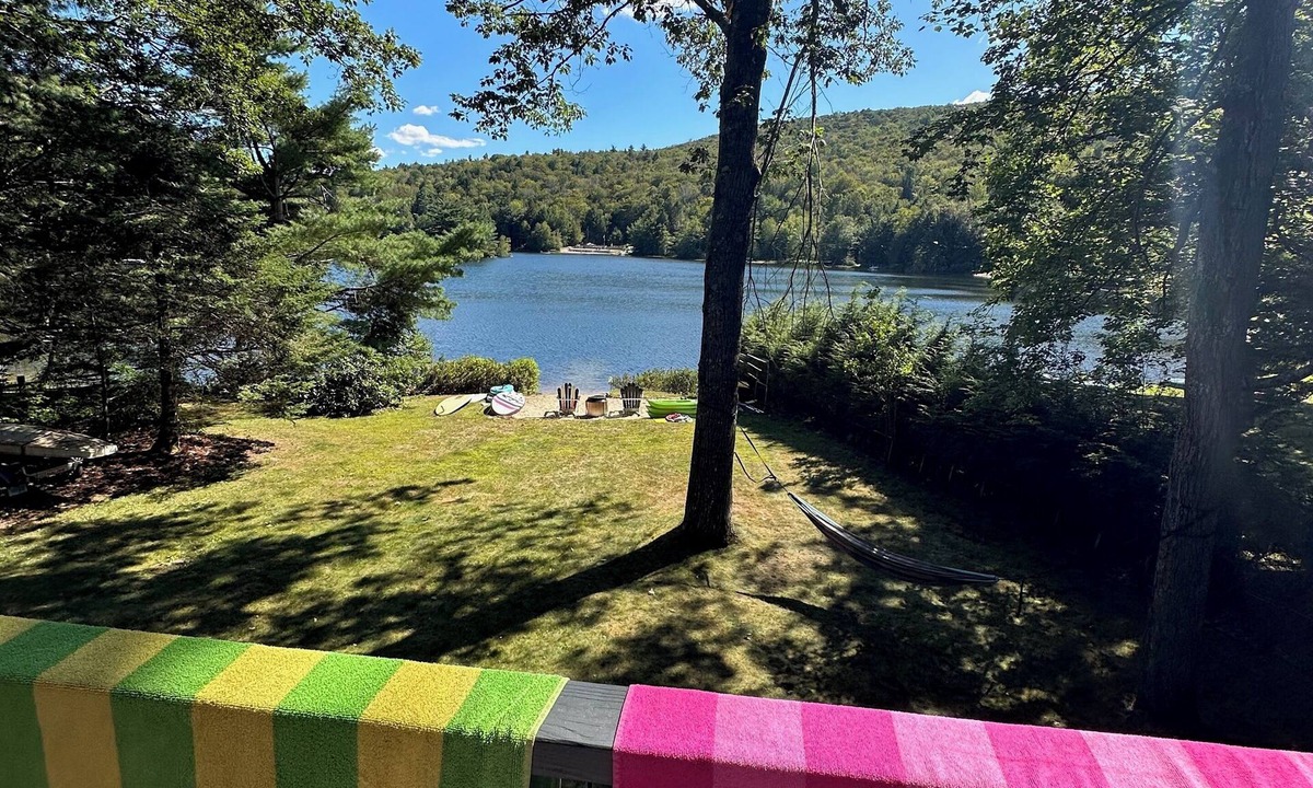 Newbury House | Pristine Renovated Waterfront Retreat