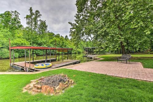 Mid America House | Private Deck & Dock: Home on Lake Hamilton!