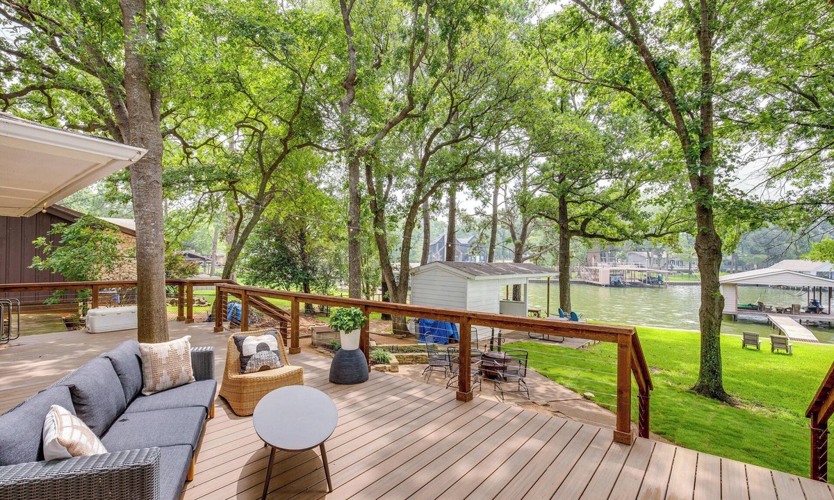 Cedar Creek Reservoir Cottage | Private Dock: Lakefront Enchanted Oaks Retreat
