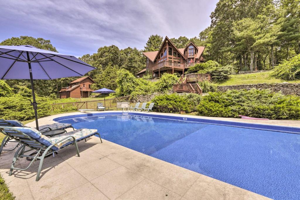 Montville House | Private Guest House w/Deck + Spectacular Views!