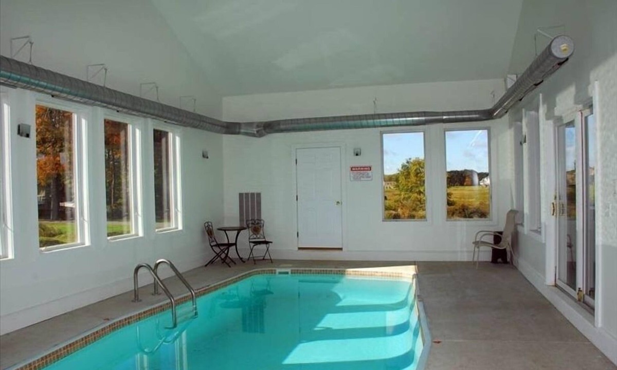 Waterfront Greens House | Private Indoor Swim Pool,Hot Tub, Free Golf & Mini Golf, Tennis, Fire Pit