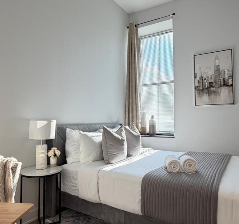 Downtown Apartment | Private Kitchen, Walk to everything, PPAC & Convention Center