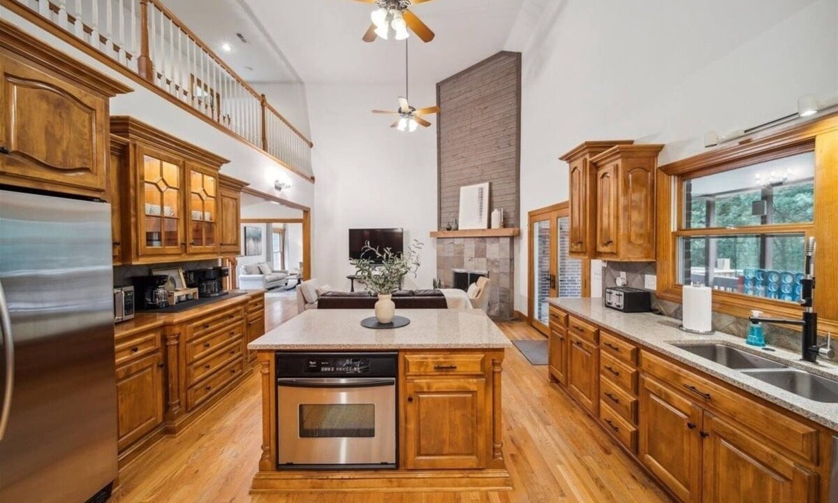 Belton House | Private Luxury Retreat on 12 Acres w/Hot Tub