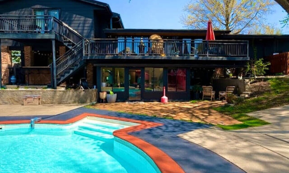 Urbandale House | Private Pool/Sleeps 12 +/Pet Friendly + Huge Yard