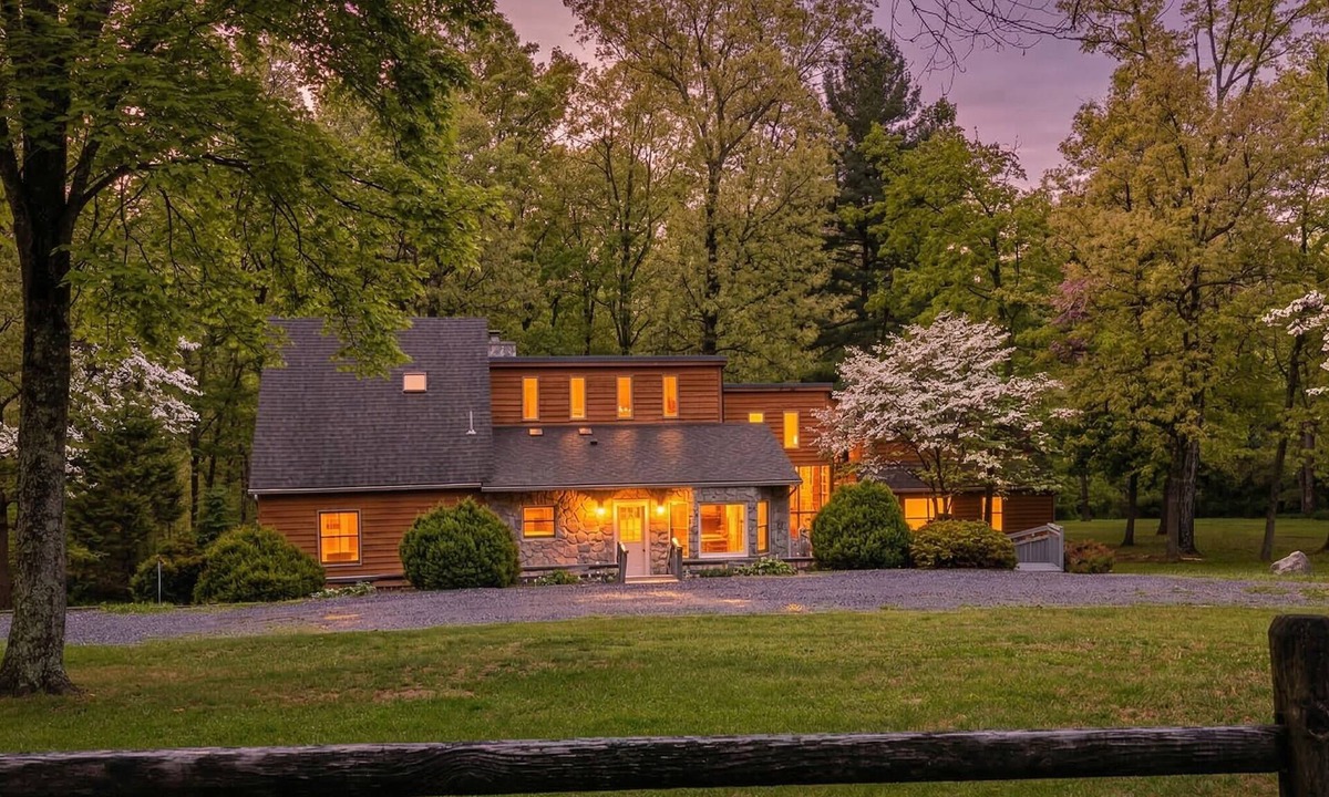 Wardensville Cabin | Private Retreat for 13 - Hot Tub, Fire Pit & More