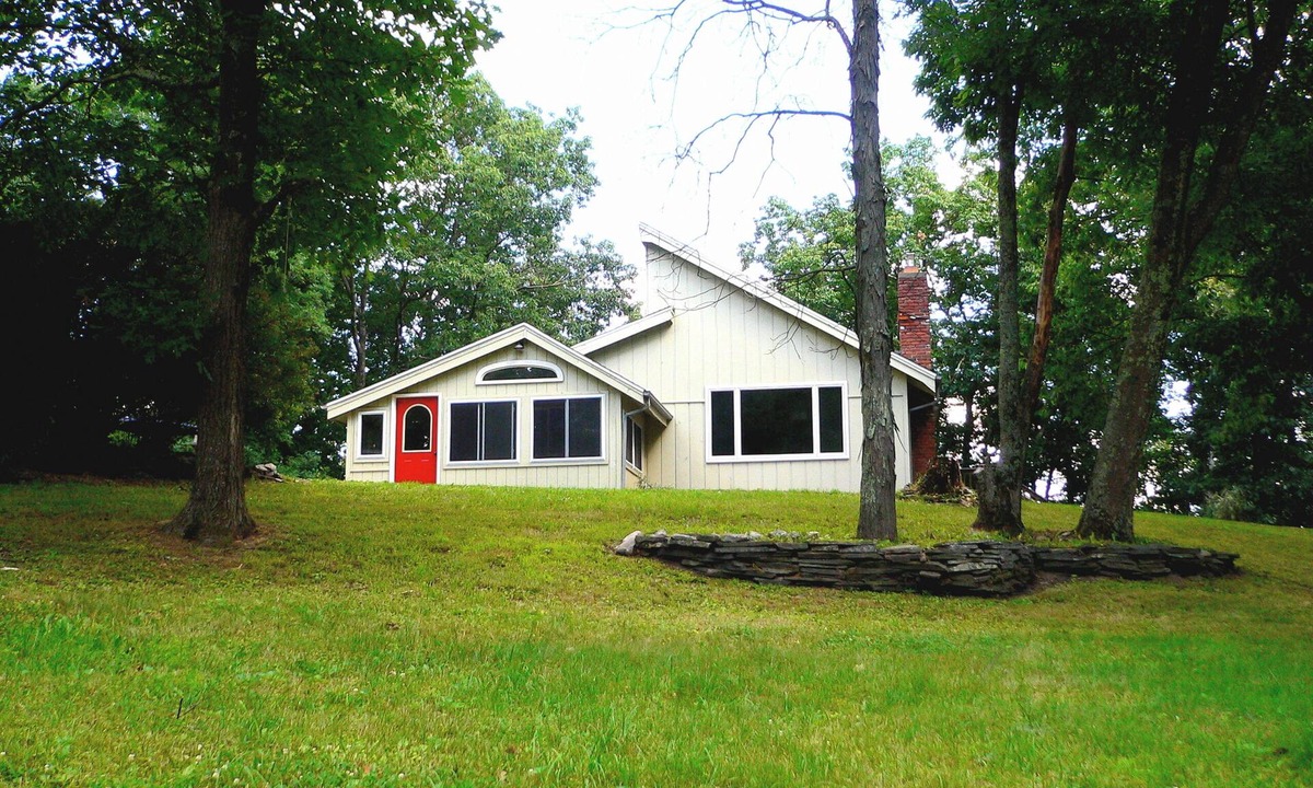 Mount Marion House | Private Woodstock/Saugerties 2BR w/Hot Tub, Fireplace and Pet Friendly