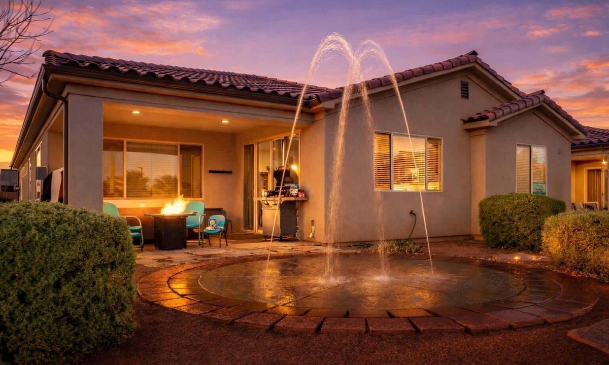 Santa Clara House | PVZ40|Steps to Pools *SplashPad* HotTub*GreenSpace