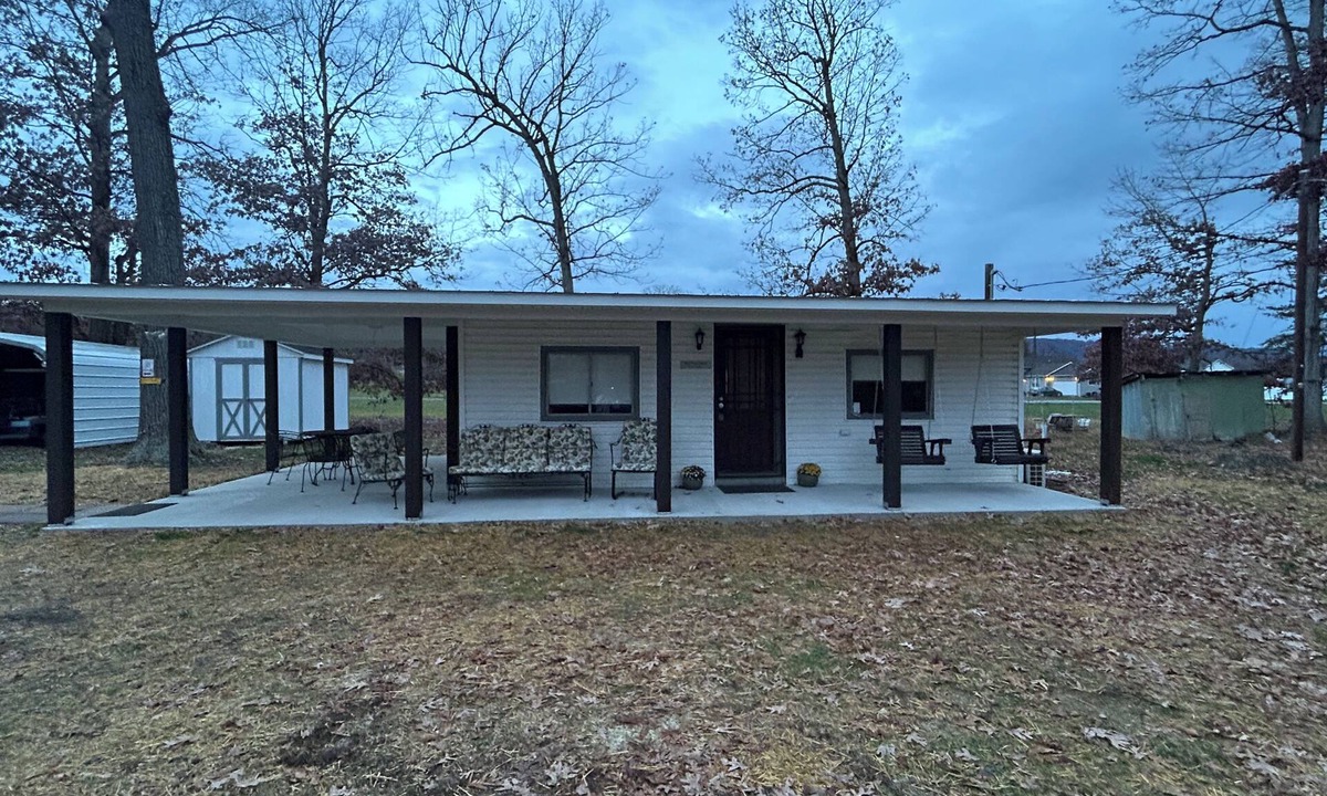 Old Fields House | Quaint cottage less than two miles from public river access, pet friendly!