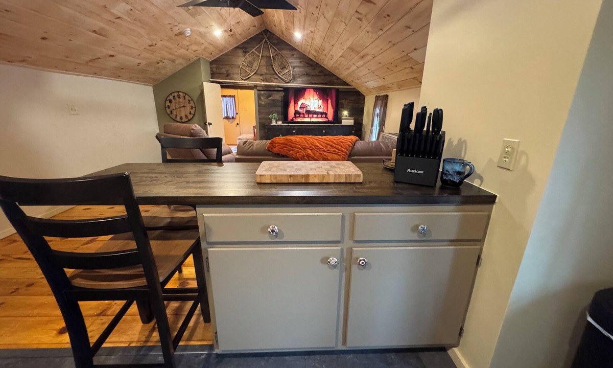 Warner Apartment | Quaint & cozy 1-bedroom apartment in beautiful Warner NH