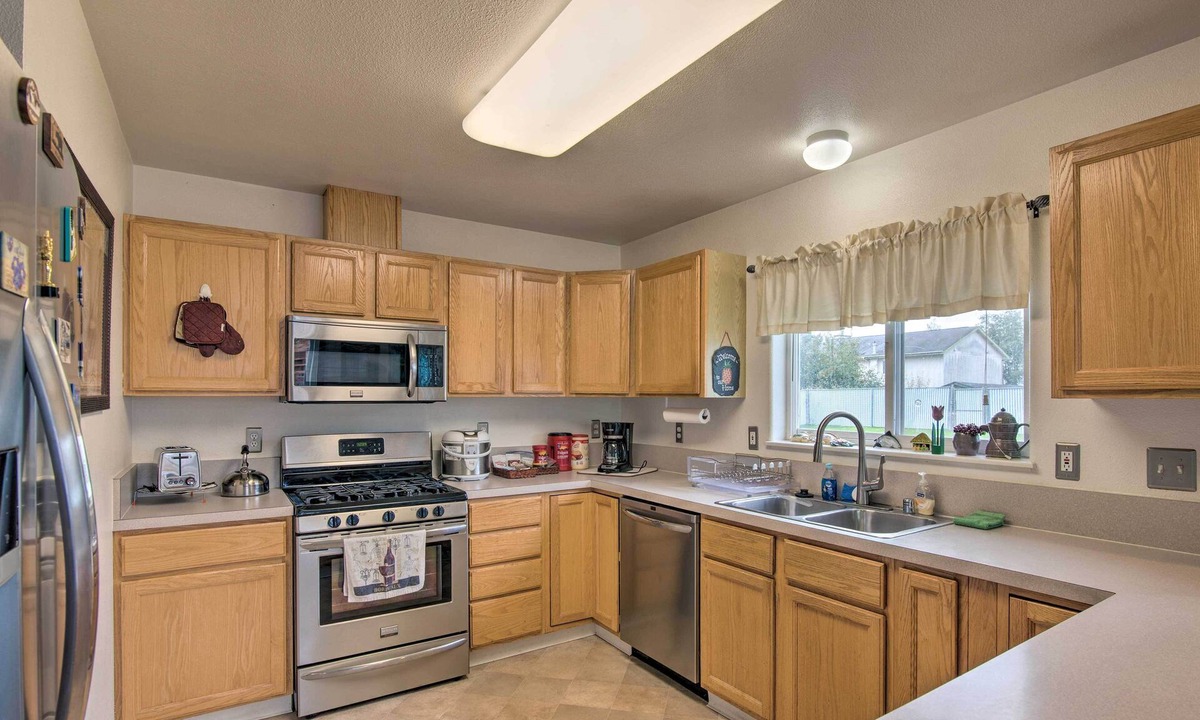Russian Jack Park Cottage | Quaint Ranch Home w/Yard in Midtown Anchorage!