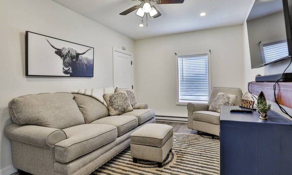 Salem Apartment | Quaint Salem Gem Close to Shopping, Hiking ,Boston