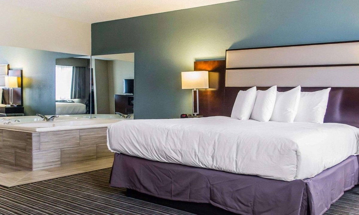 Streetsboro Hotel | Quality Inn Streetsboro - Kent