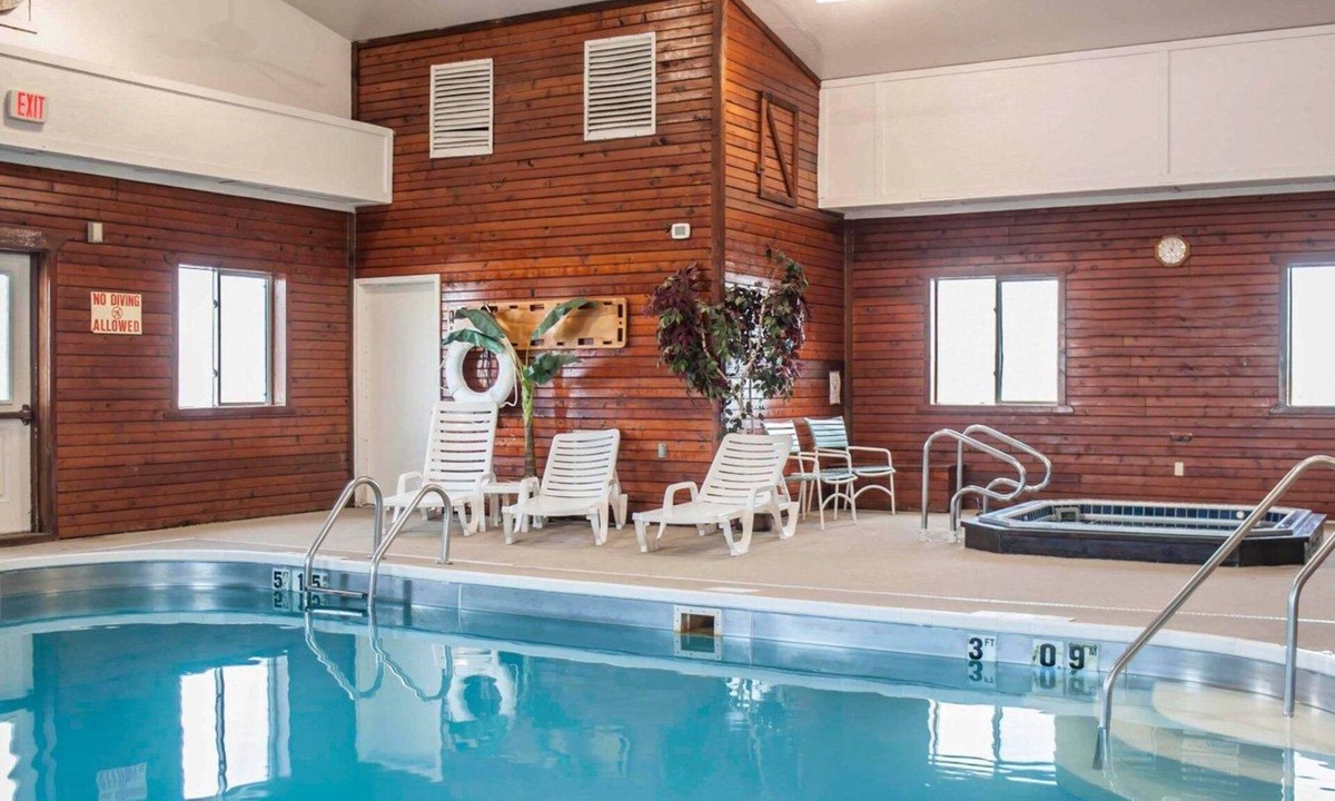 Boonville Hotel | Quality Inn & Suites Boonville - Columbia