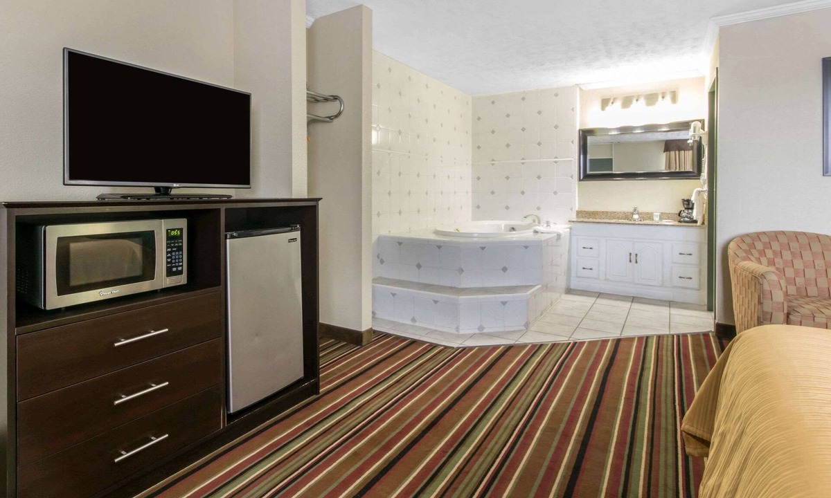 Horse Cave Hotel | Quality Inn & Suites Horse Cave - Cave City