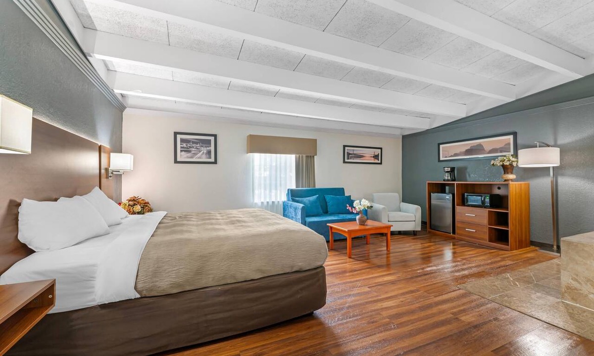 Independence Hotel | Quality Inn & Suites Kansas City - Independence I-70 East